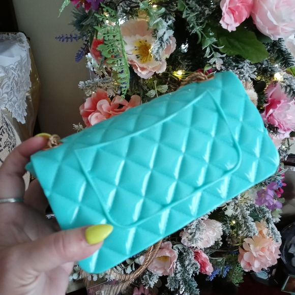 Adorable Jelly Crossbody! (New- Defect) - Picture 9 of 16